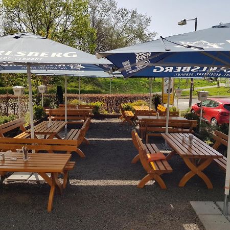 Hotel Restaurant Zur Hexe Uberherrn Экстерьер фото