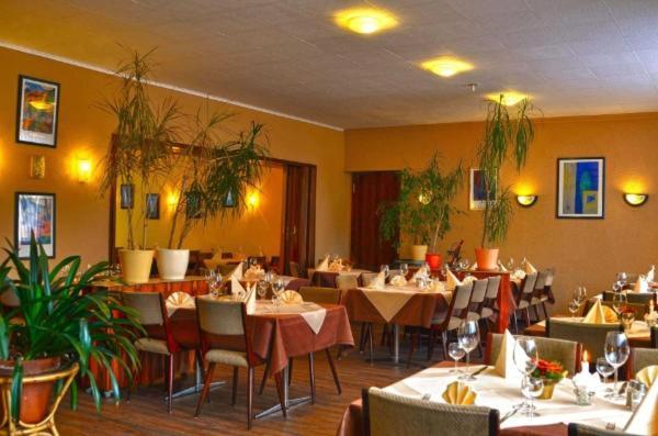 Hotel Restaurant Zur Hexe Uberherrn Экстерьер фото
